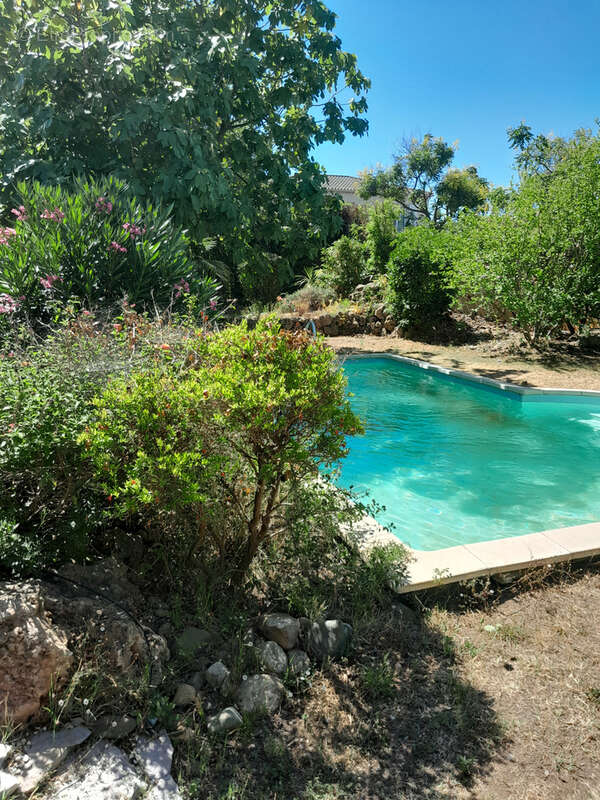 Villa t6 avec piscine et jardin - photo 8