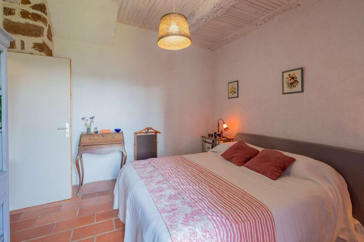 Propriété de charme en pierre - Cadre bucolique d'exception avec vue dominante - photo 10