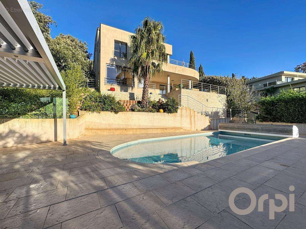 Maison à LES ISSAMBRES