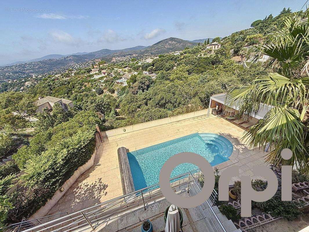 Maison à LES ISSAMBRES