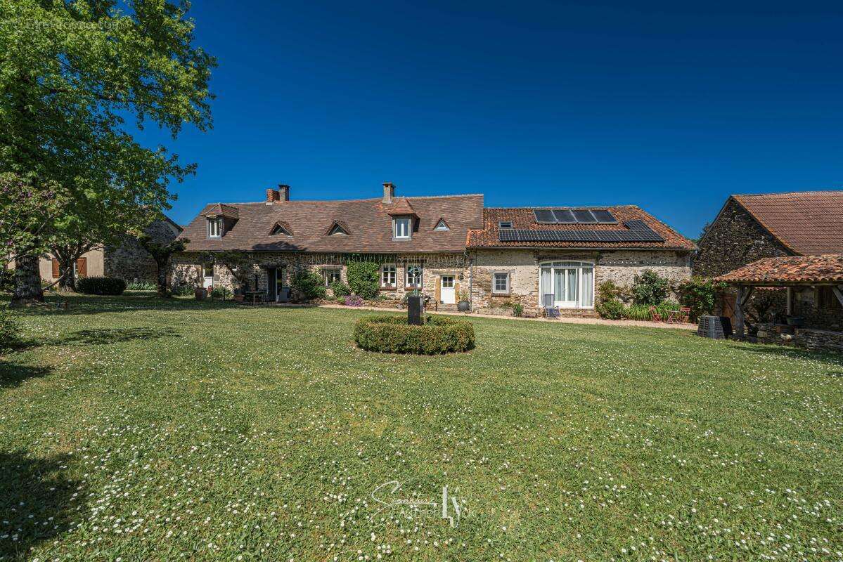Maison à SAINT-SAUD-LACOUSSIERE