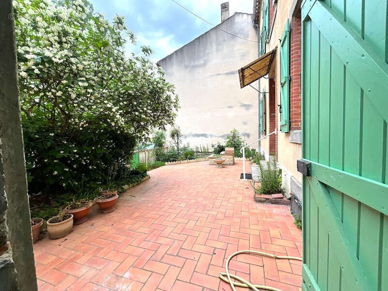 En exclusivité  Maison à vendre 9 pièces LABRUGUIERE (81) - photo 2
