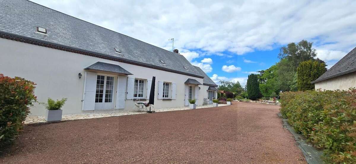 Belle maison ancienne avec dependance et grand terrain - photo 22
