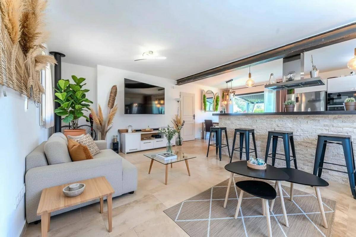 Maison à LE CASTELLET