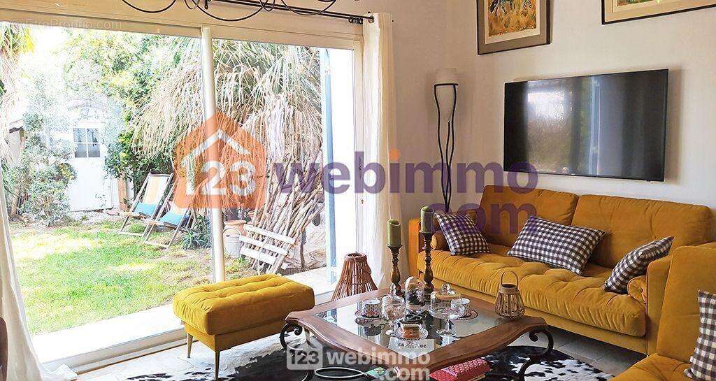 La pièce de vie - Maison à SAINTES-MARIES-DE-LA-MER