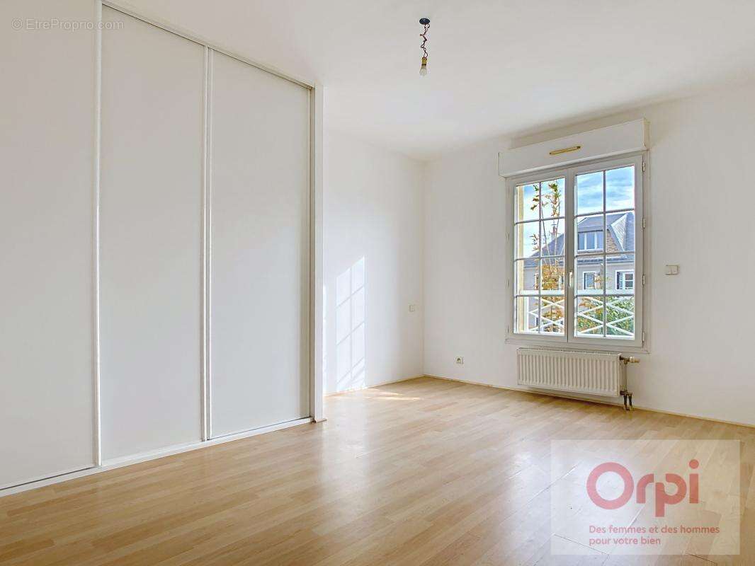 Maison à ISSY-LES-MOULINEAUX