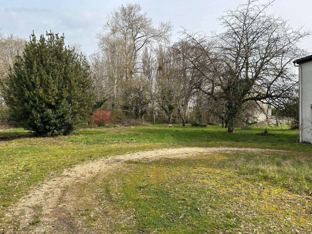 Terrain à BINGES