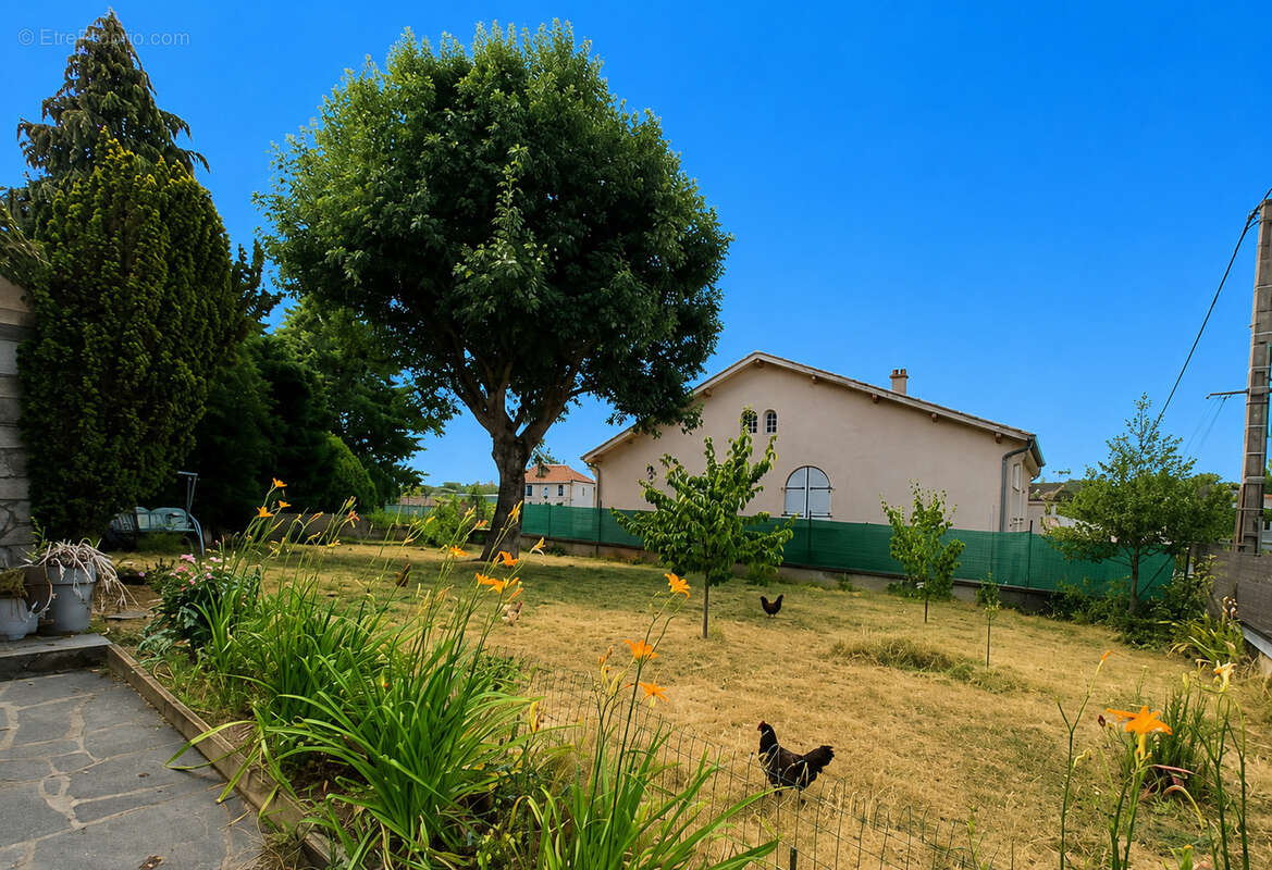Maison sur sous sol complet et terrain attenant - photo 2