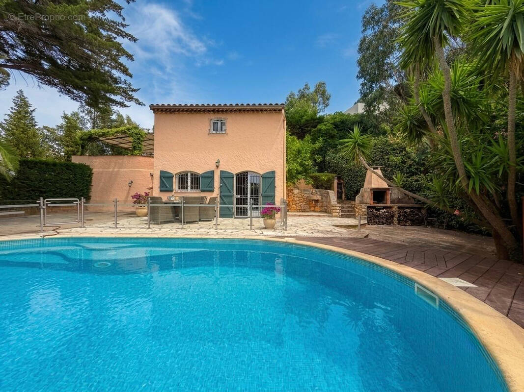 Maison à LES ISSAMBRES