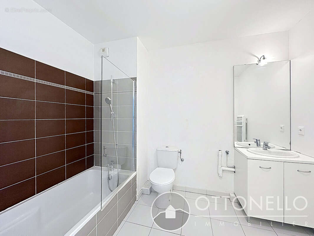 Appartement à ROQUEBRUNE-SUR-ARGENS