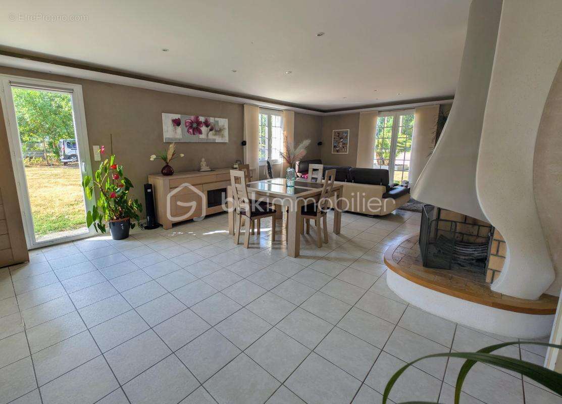 Maison familiale 4 chambres + bureau - Grand Garage et Grand jardin - photo 2