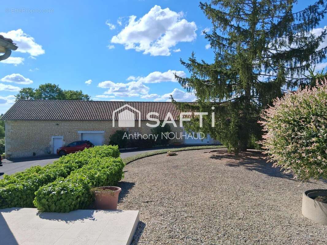 Maison 170 m² à Arthenac  - photo 2
