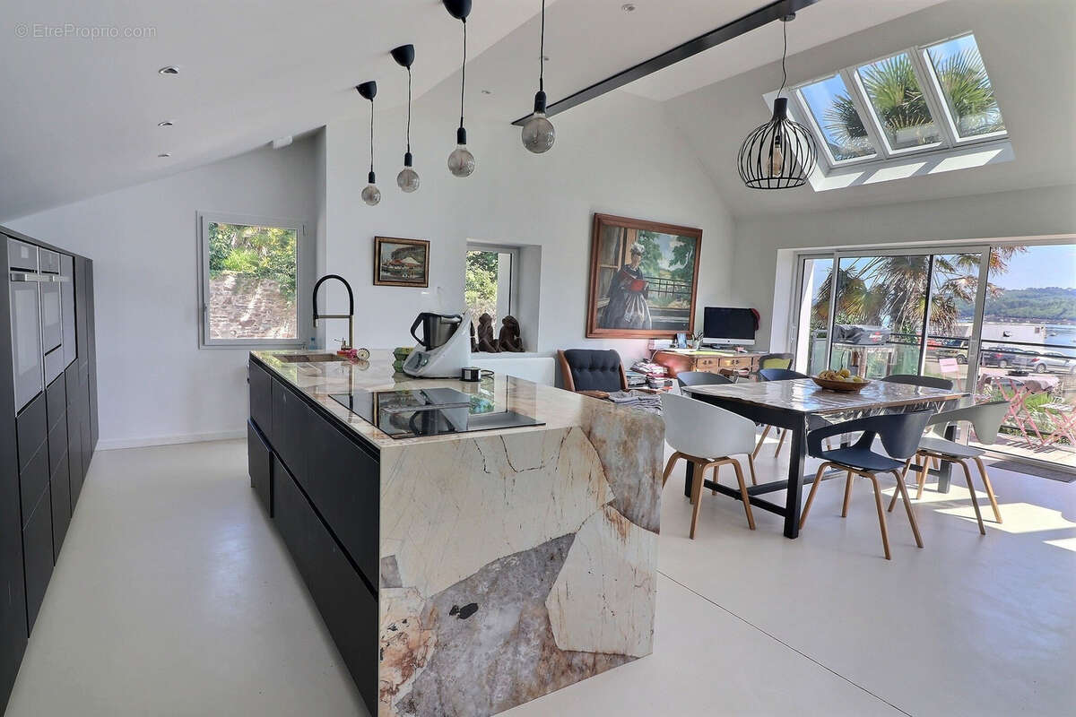 Maison à LE RELECQ-KERHUON