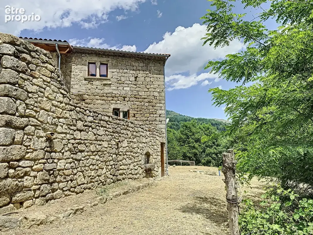 Une bastide du 16ème siècle rénovée de 260 m2 hab., aménagée en 2 logements et annexes, cour intérieure, pisci - photo 8
