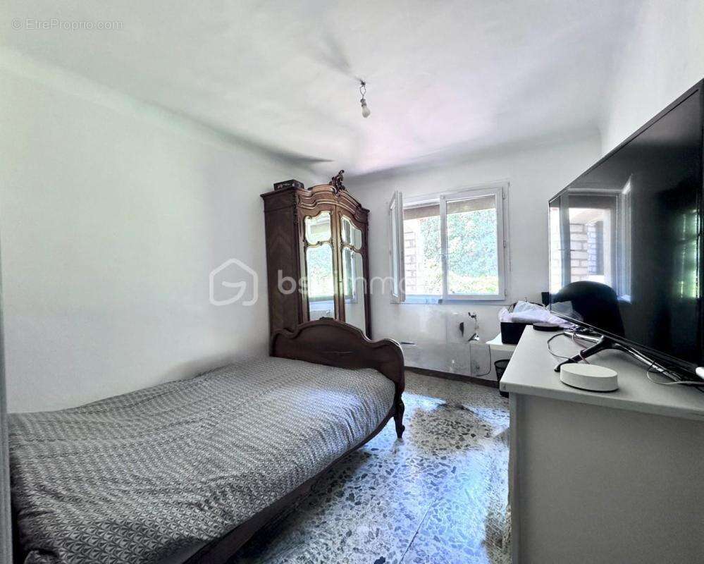 Achat Maison de plain-pied 4 chambres de 127 m² avec Terrain de 1478 m² – Piscine – Garage – Camps-la-Source (83170) - photo 16