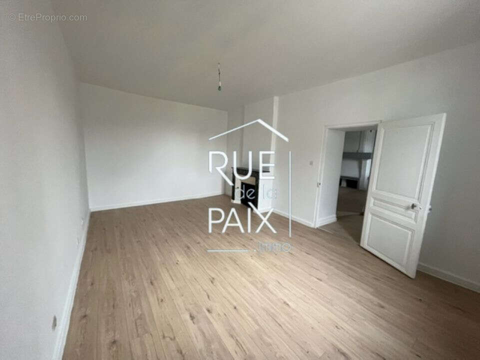 Maison à LENCLOITRE