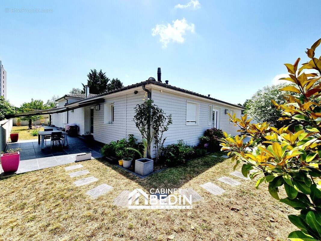 Maison à BLANQUEFORT