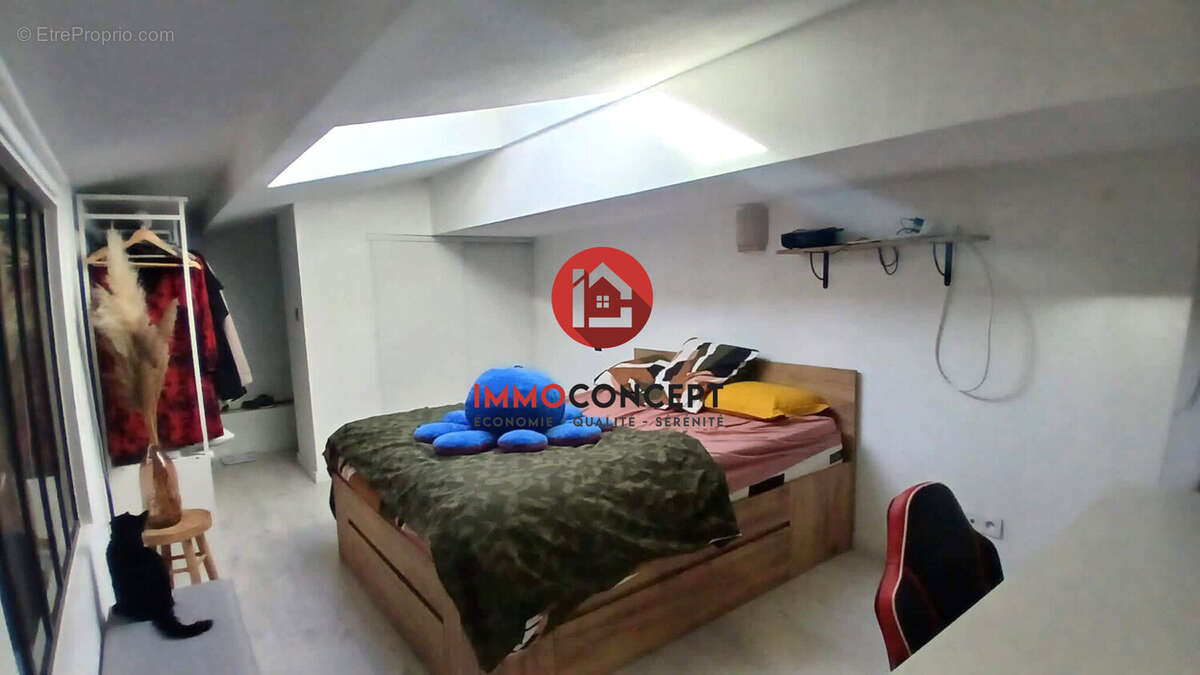 Appartement à BAGNOLS-SUR-CEZE