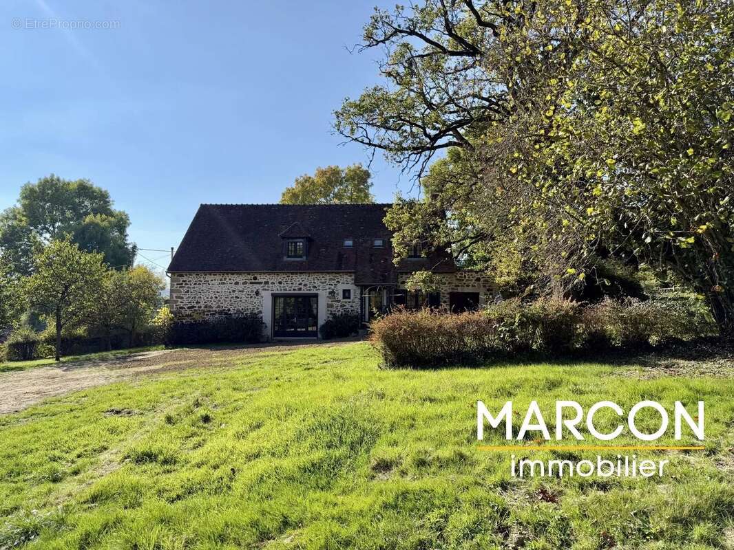 Maison à LA CELLE-DUNOISE