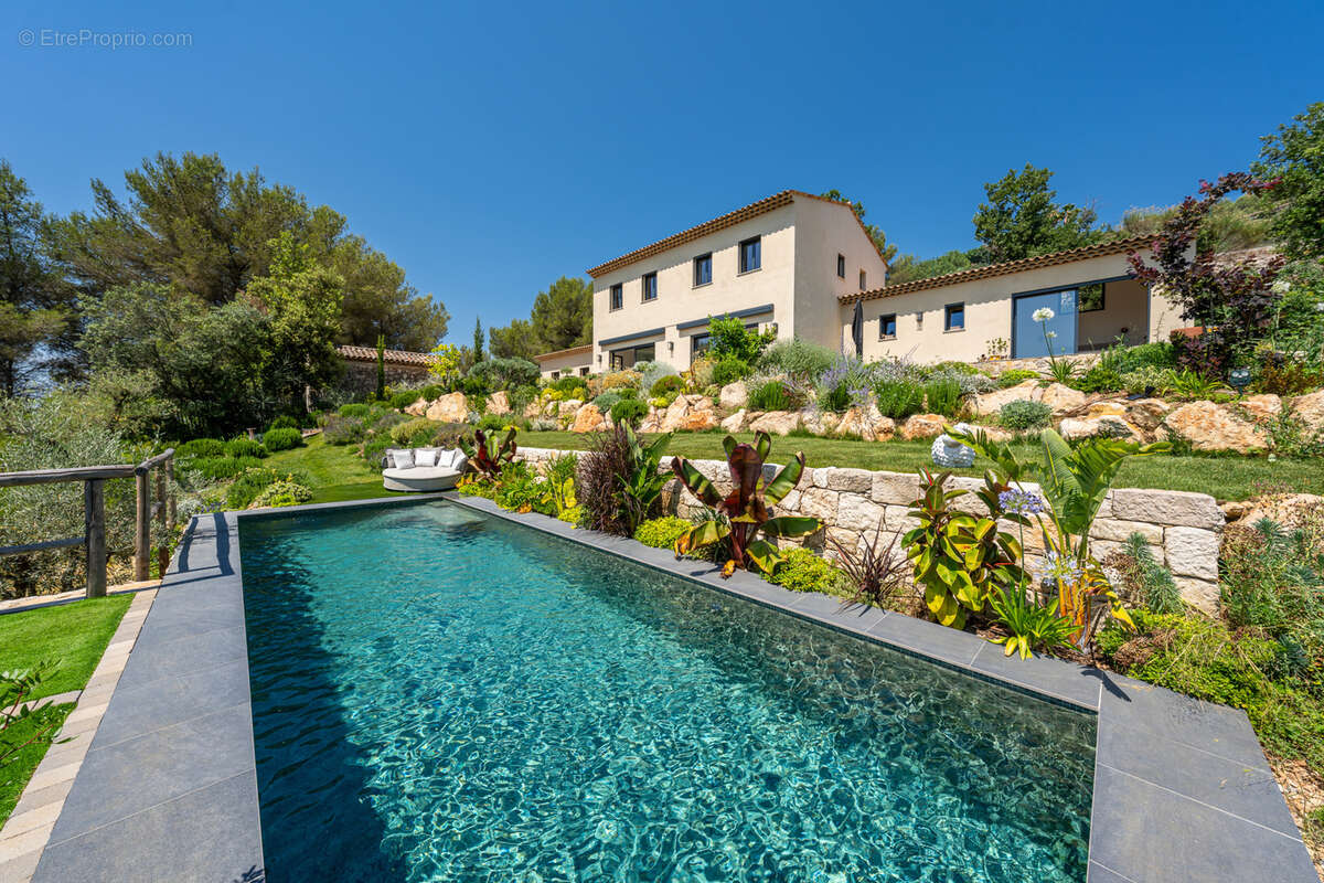 Maison à TOURRETTES-SUR-LOUP