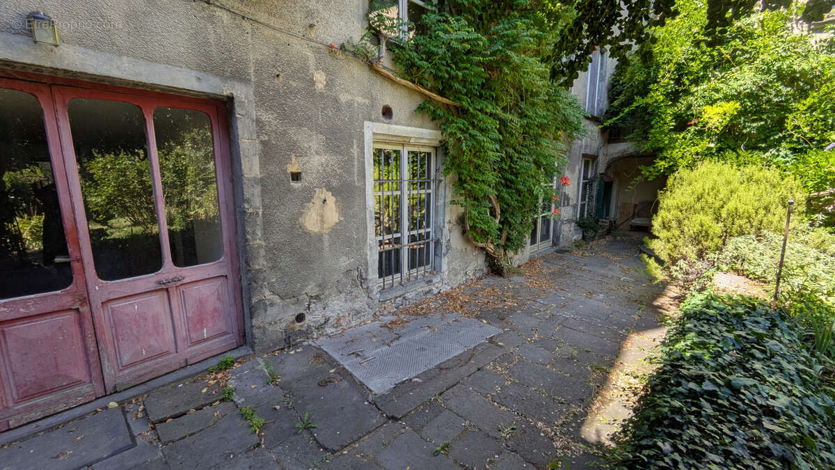 Jolie et grande propriété sur RIOM - photo 6