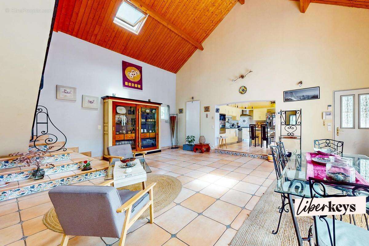 Maison à VAUX-LE-PENIL