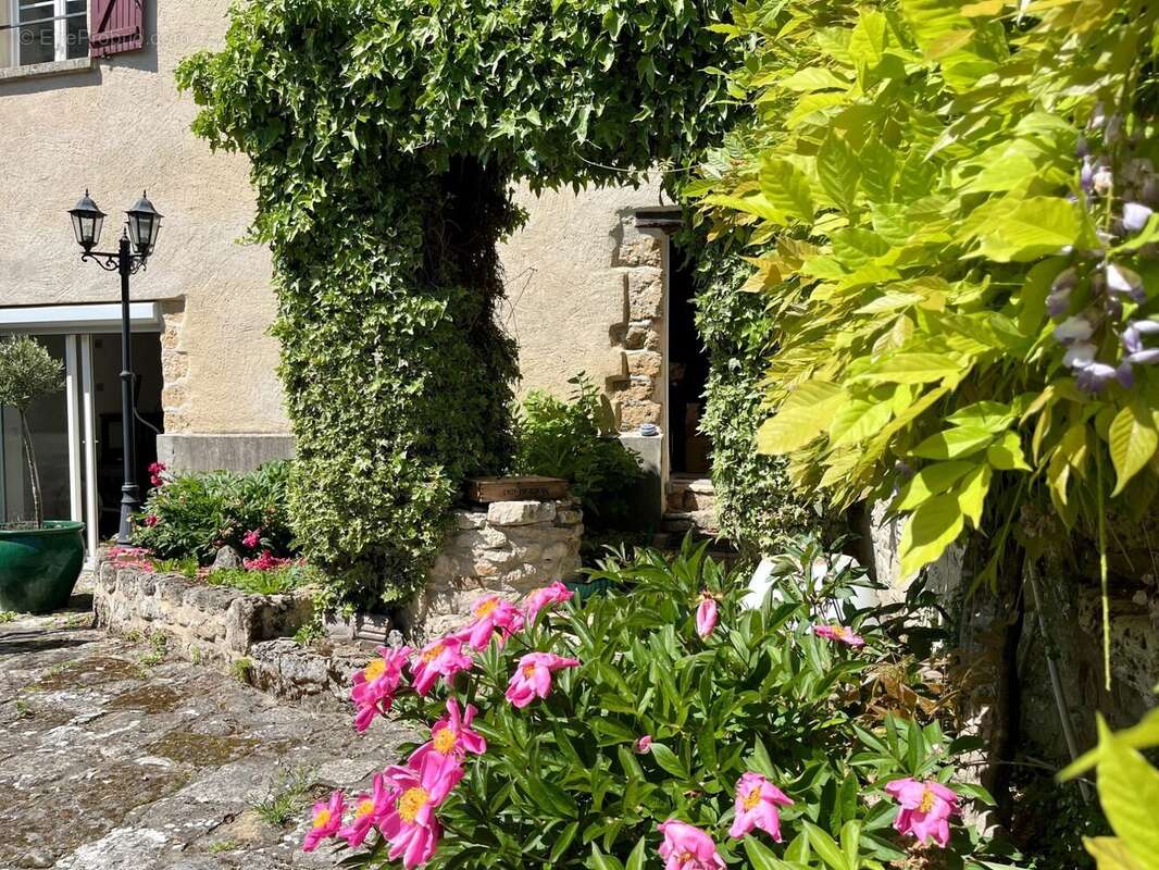 Maison à GAILLON-SUR-MONTCIENT