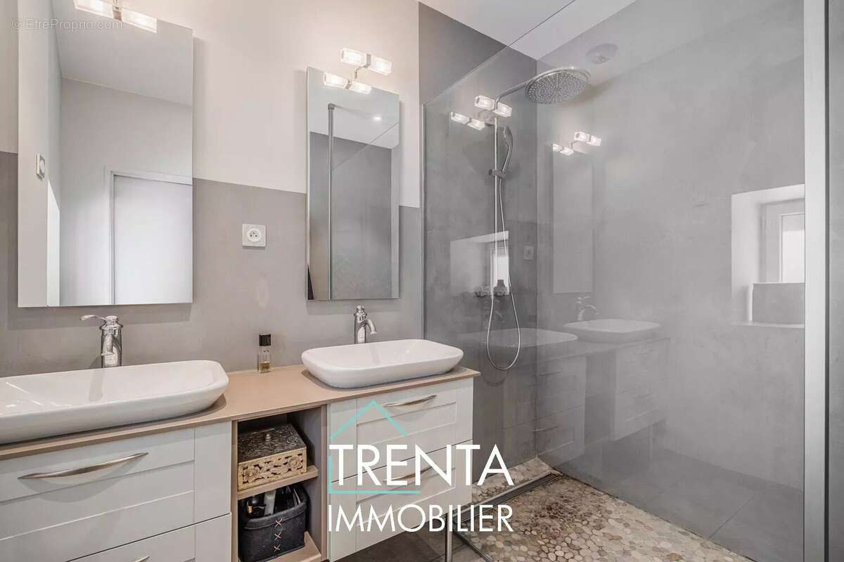 Maison à SAINT-ETIENNE-DE-CROSSEY