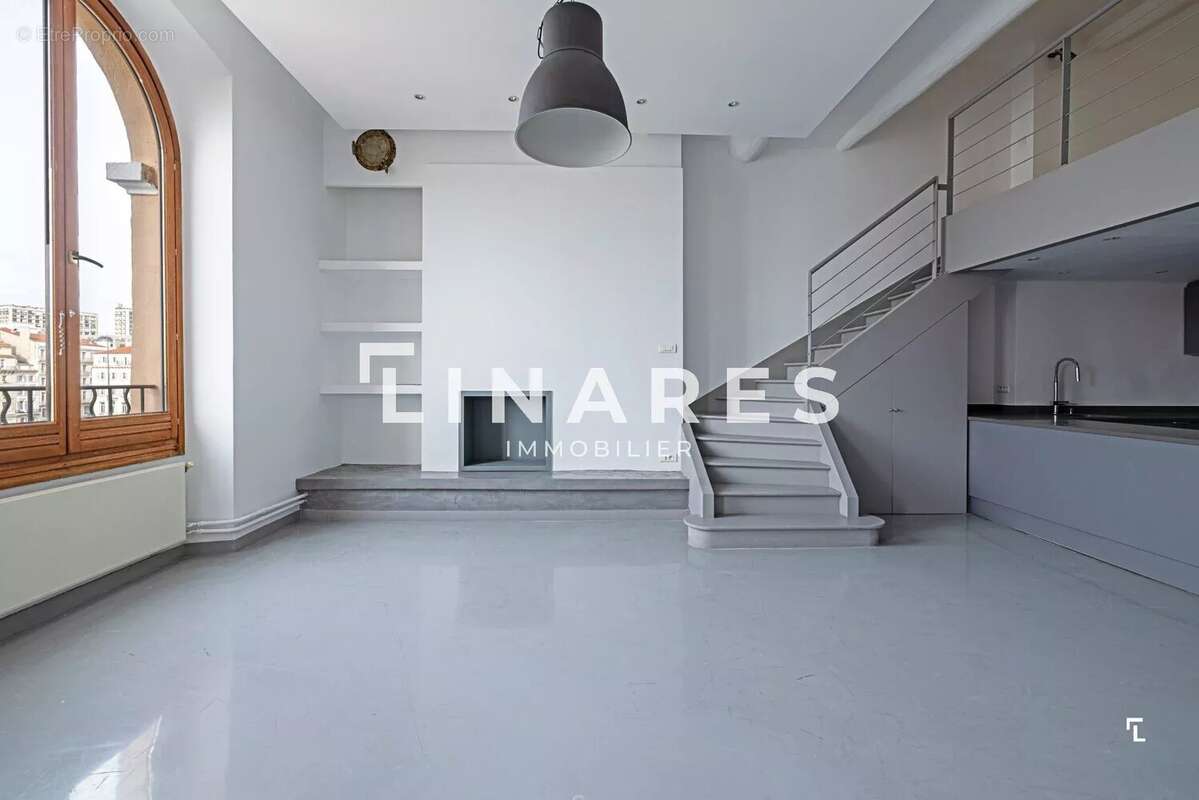 Appartement à MARSEILLE-1E