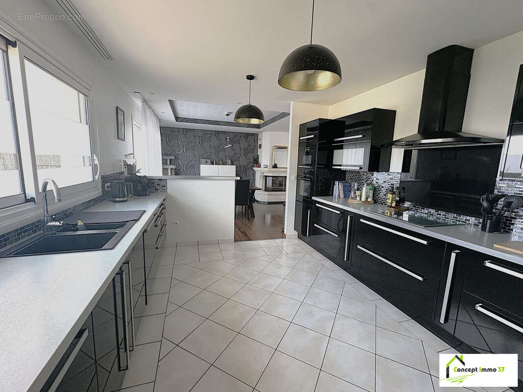 Maison à LA VILLE-AUX-DAMES