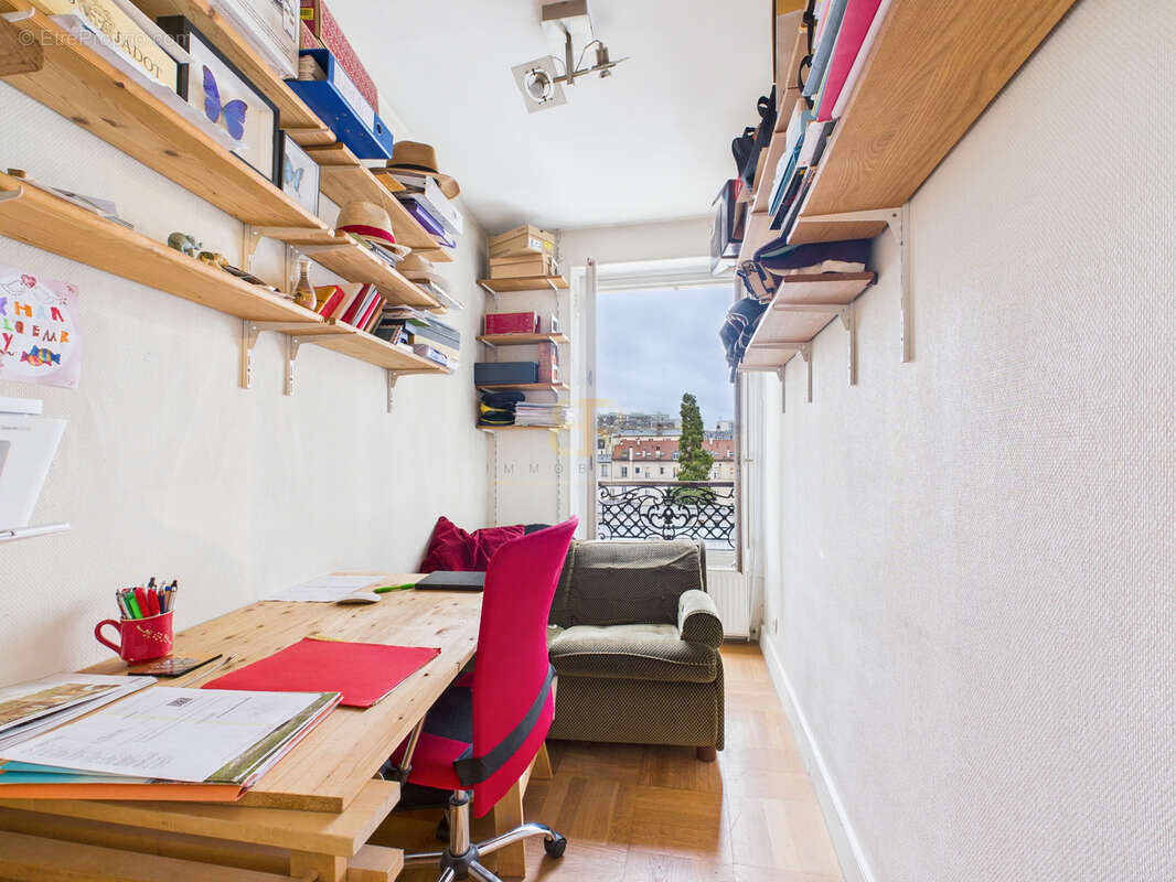 Appartement à PARIS-14E