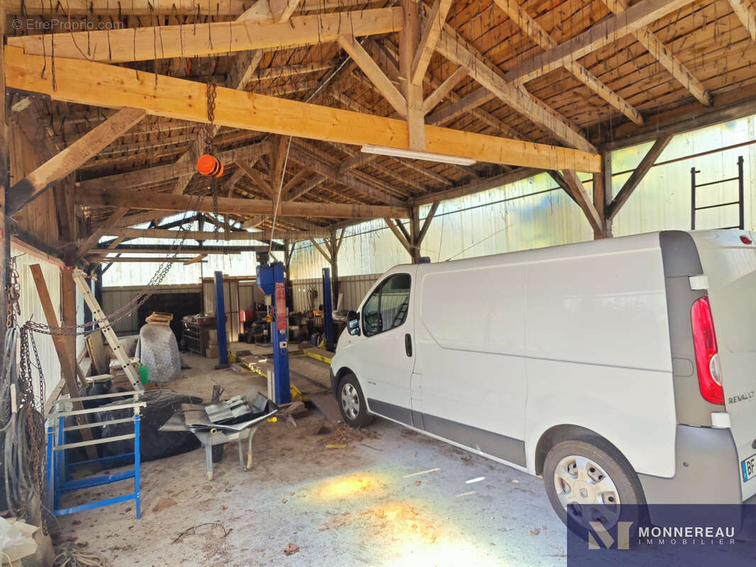 Maison de plain pied avec 500 m2 de dependances - photo 13