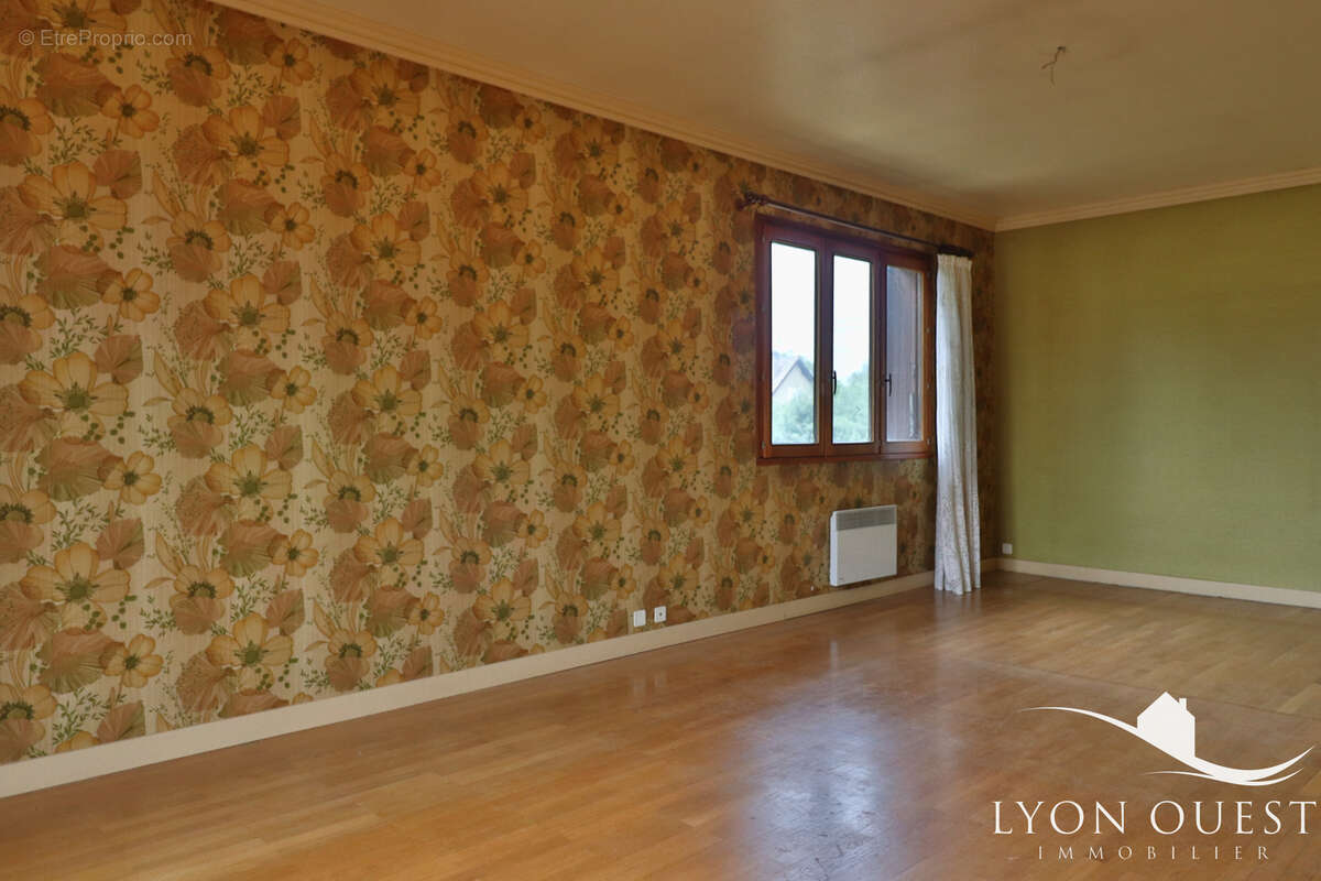 Maison à LA TOUR-DE-SALVAGNY