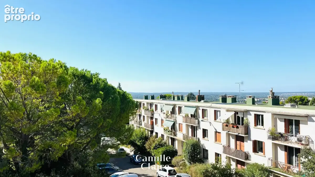 Appartement  T3 traversant en dernier étage, entièrement rénové sur Aix en Provence, vue dégagée, commerces à - photo 4