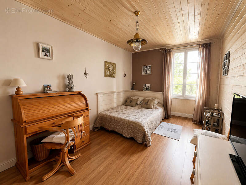 Maison d'habitation 7 pièces à vendre plus trois revenus locatifs MATHA (17) - photo 12