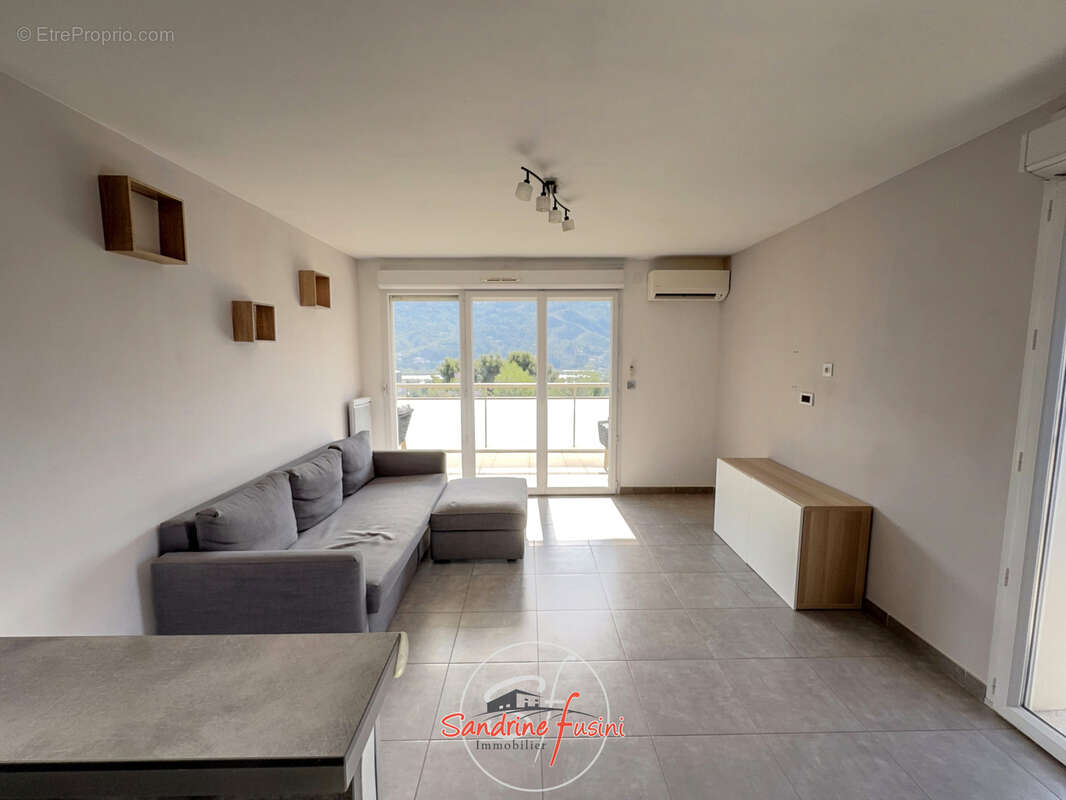 Appartement à CARROS