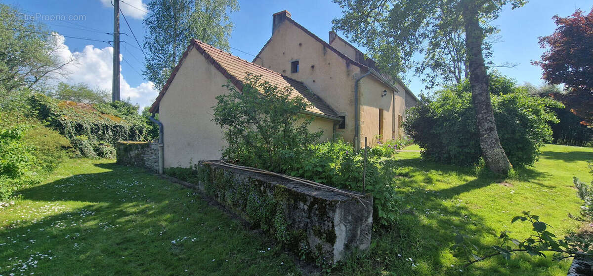 Maison à SAINT-AUBIN-EN-CHAROLLAIS