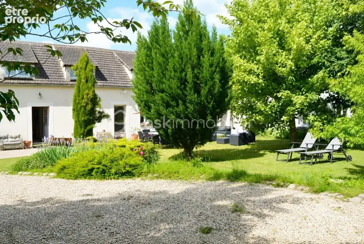 Demeure de caractère du XIXᵉ siècle – 260 m², 6 chambres, dépendance et jardin arboré aux portes de Paris - photo 3