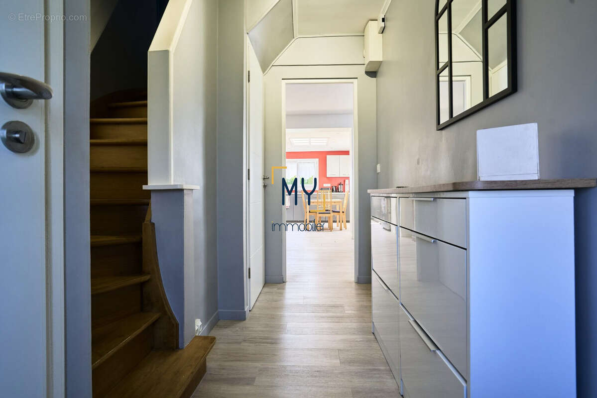 HALL D'ENTRÉE - Maison à vendre - 4 pièces - 86 m² - Saint-André-Lez-Lille (avec jardin) - Maison à SAINT-ANDRE-LEZ-LILLE