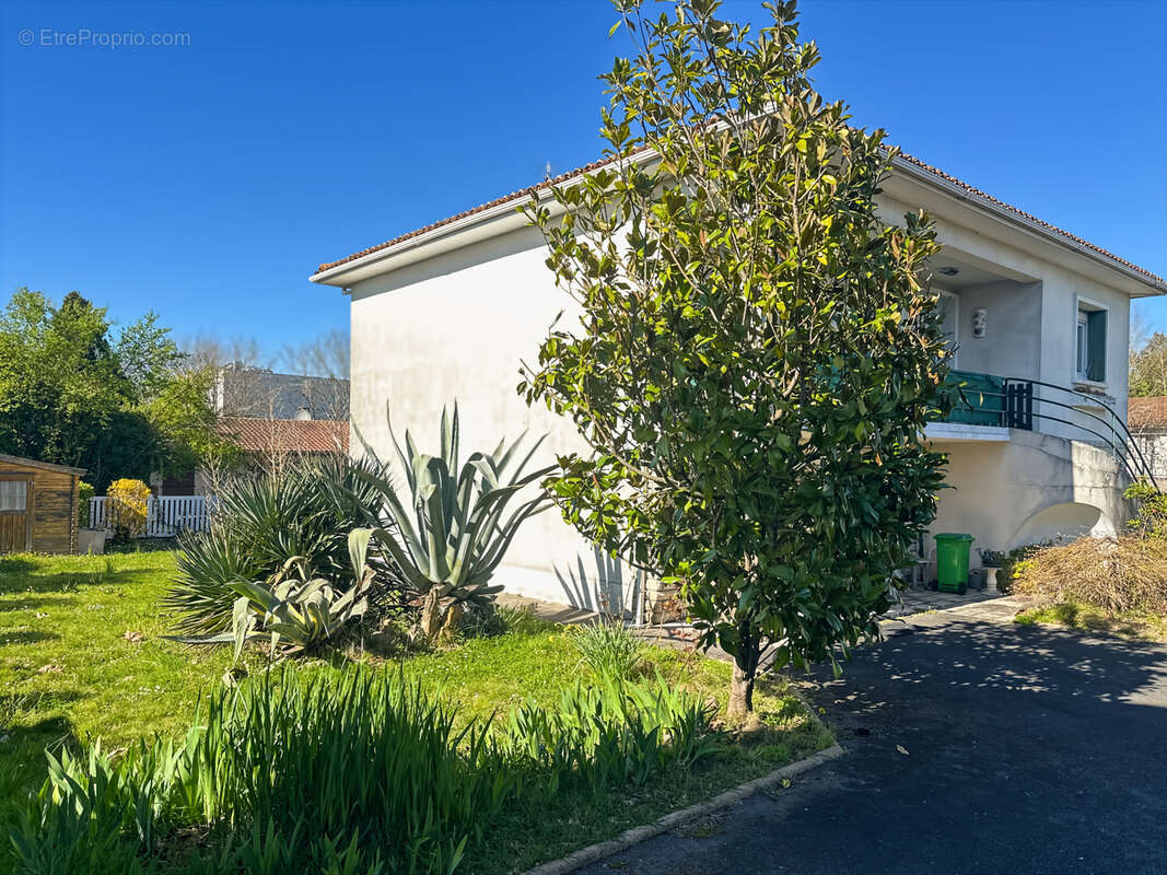 Maison à BARBEZIEUX-SAINT-HILAIRE