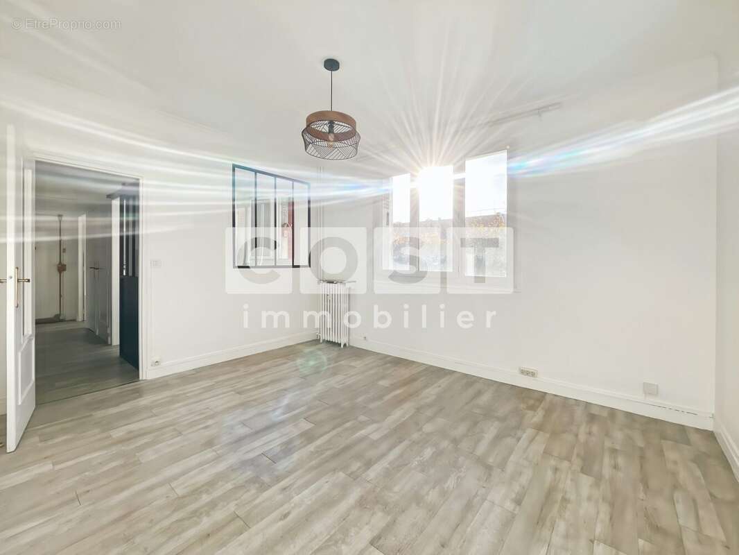 Appartement à LA GARENNE-COLOMBES