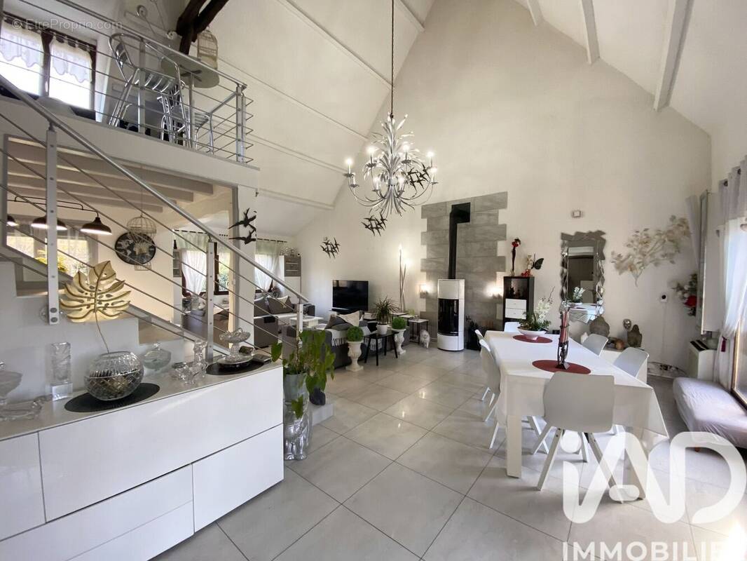 Photo 1 - Maison à SAINT-FARGEAU-PONTHIERRY