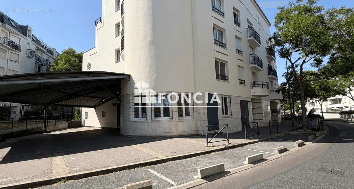 Cergy-Le-Haut proche gare et commerces F3 avec parking sous-sol - photo 13