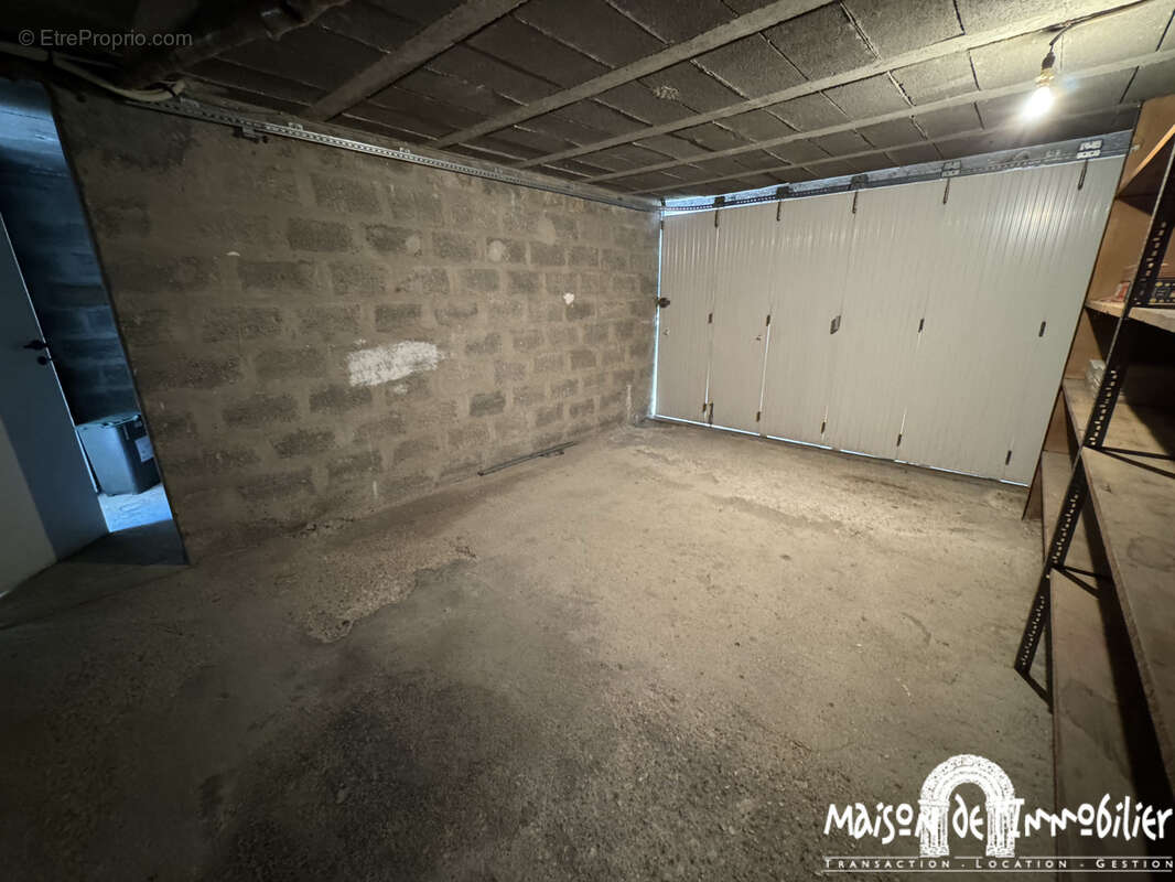 A vendre à COGNAC - Maison atypique de 4 pièces avec deux garages et jardin. - photo 11