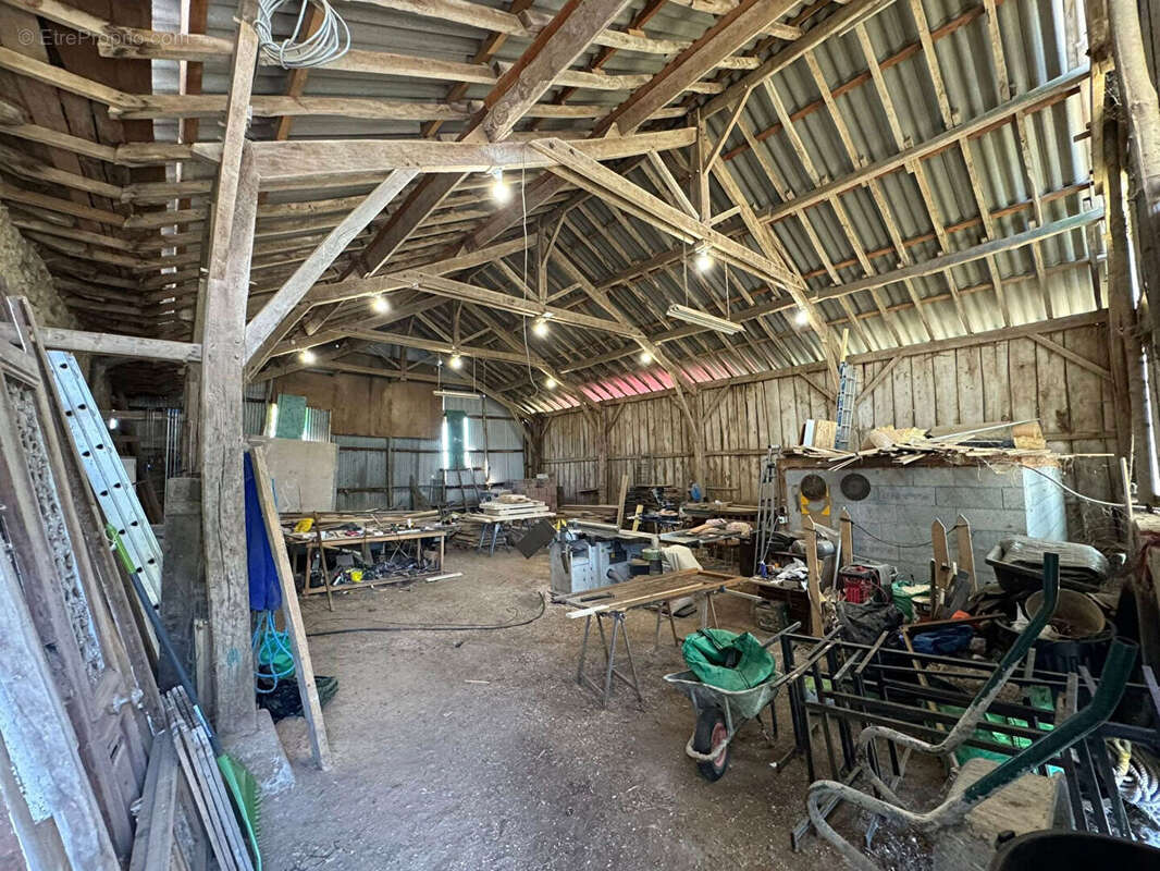 HAUTE VIENNE -  Superbe ferme en pierre entièrement rénovée ? grandes granges et 1,5 hectare de terrain - photo 17