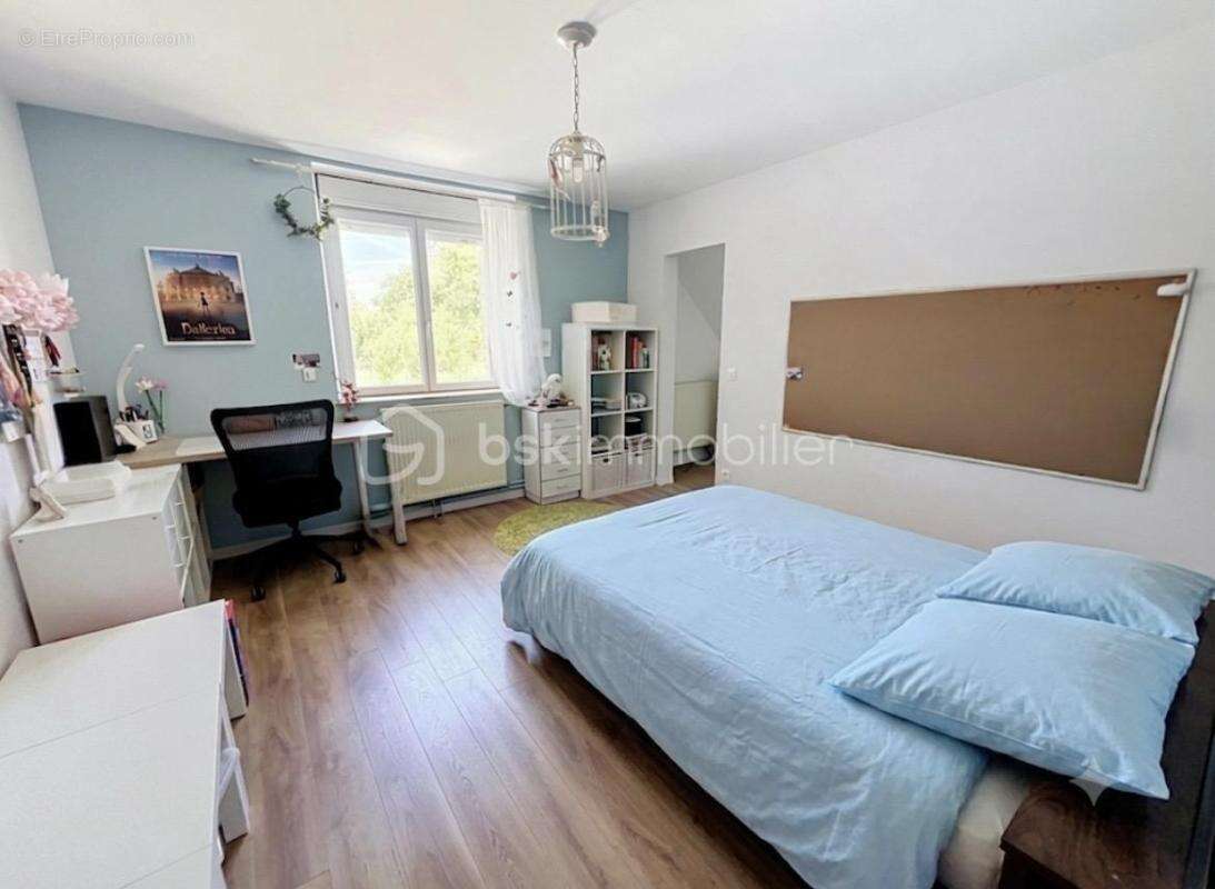 Maison renovee  - jardin et double garage -  potentiel +++ - photo 6