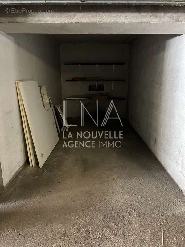 Parking à ROMAINVILLE