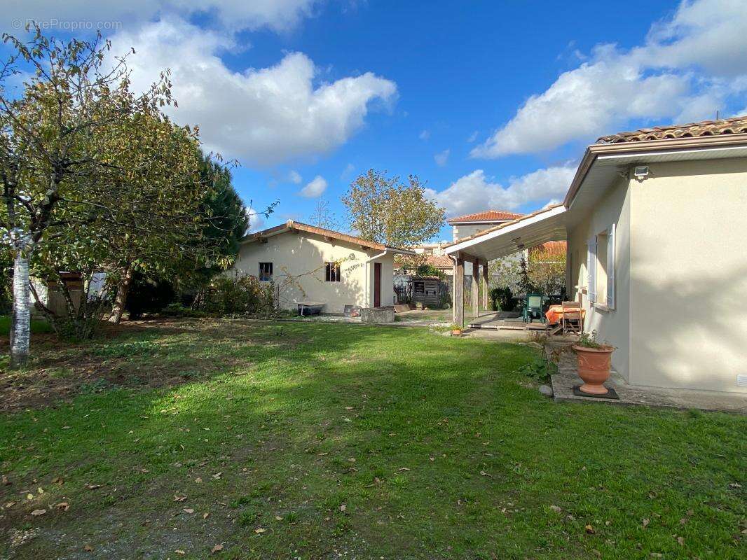 Maison à AMBARES-ET-LAGRAVE