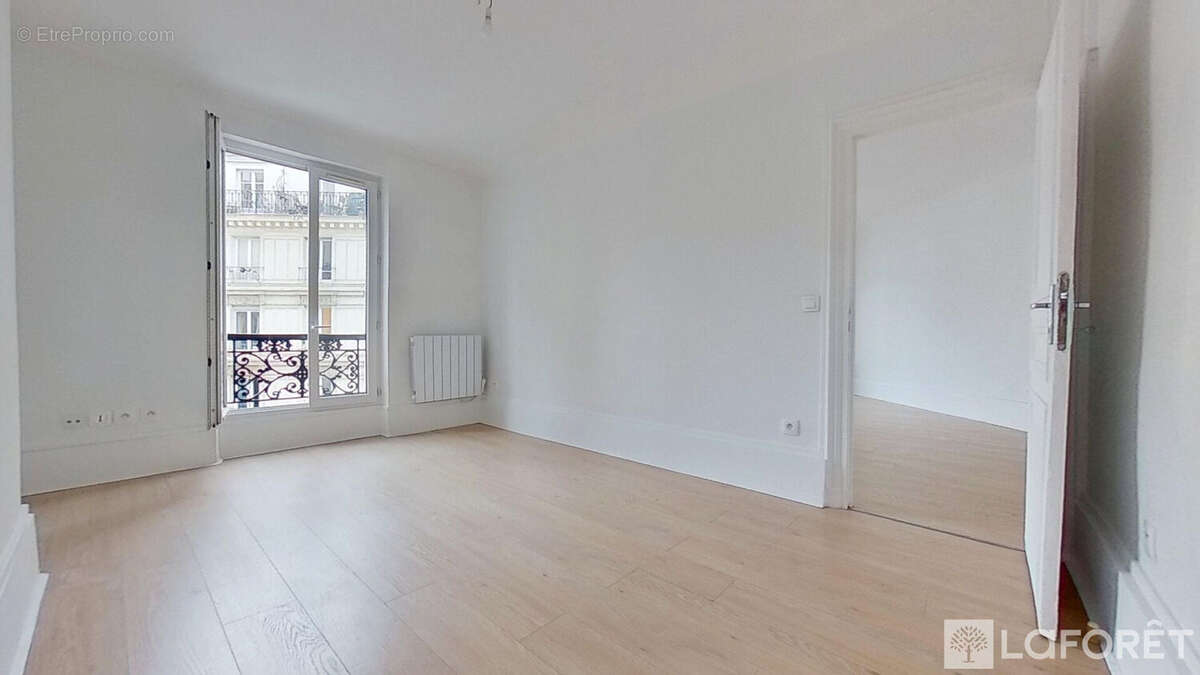 Appartement à PARIS-17E