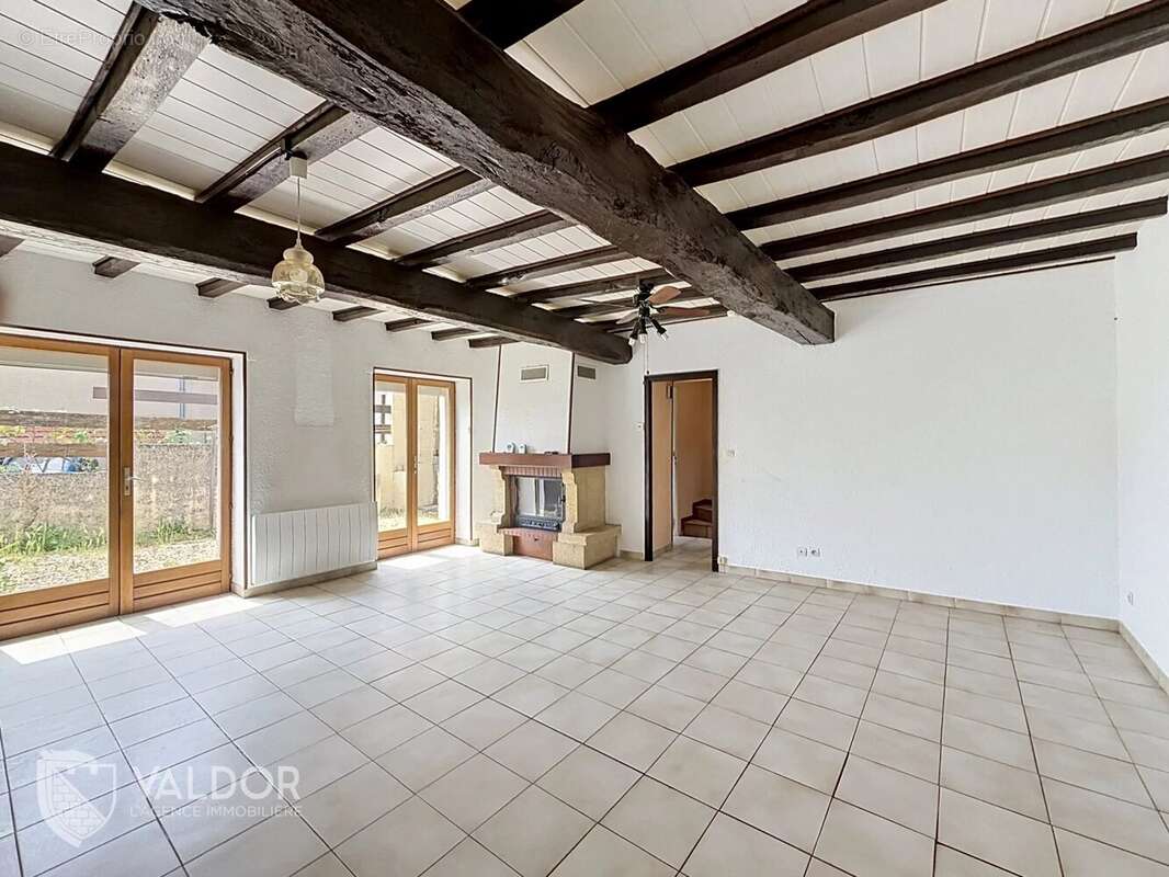 Maison à MONTMERLE-SUR-SAONE